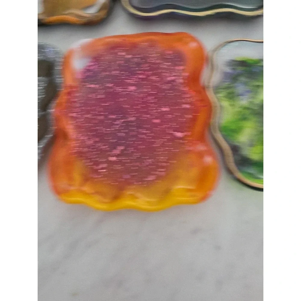Handmade  Resin  Wavy Edge Plates